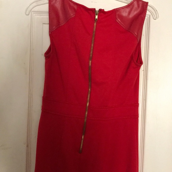 Red elegant sleeveless dress - Picture 3 of 3